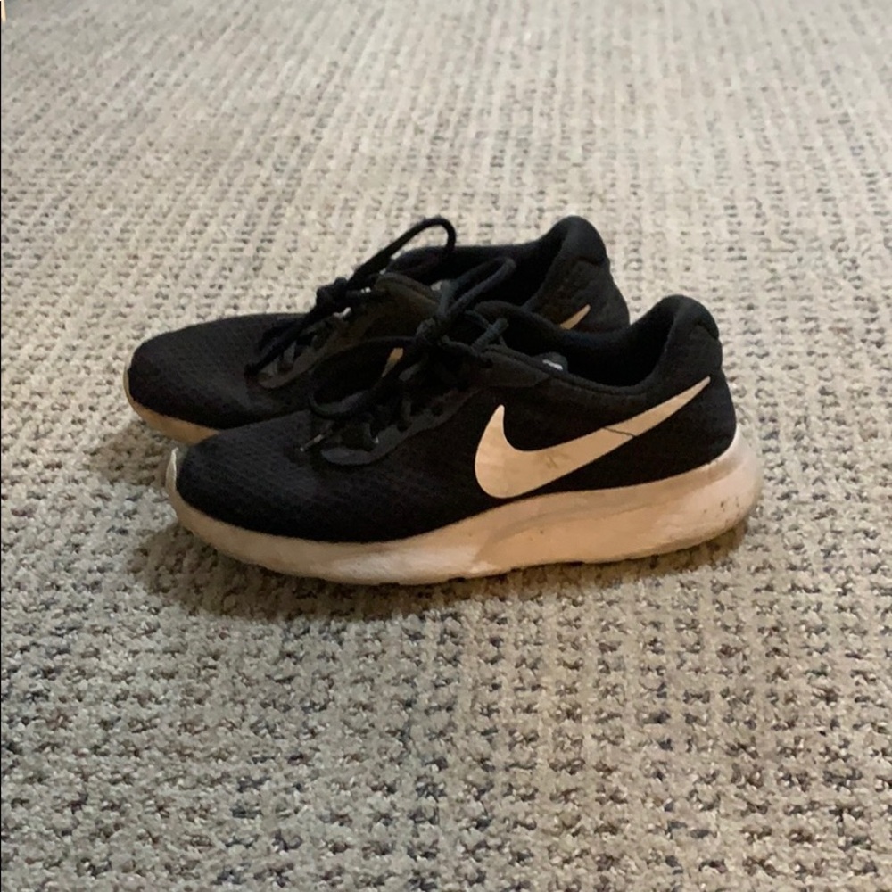 Black nike roche